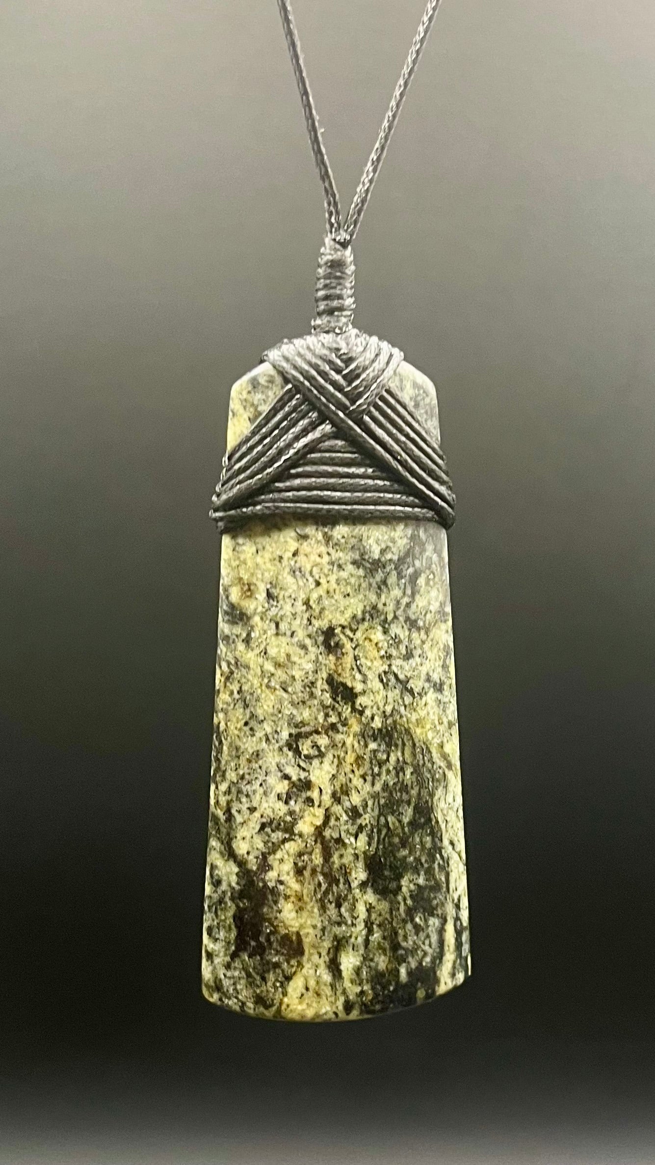 Pounamu Toki medium